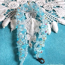 Bracelet Crystal Blue avec des facettes et des toupies en crystal de Swarovski